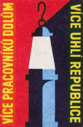 Modrá hornická kahanová lampa s bílým světlem uprostřed. Po obou stranách svislý nápis, vlevo na červeném poli, vpravo na černém.