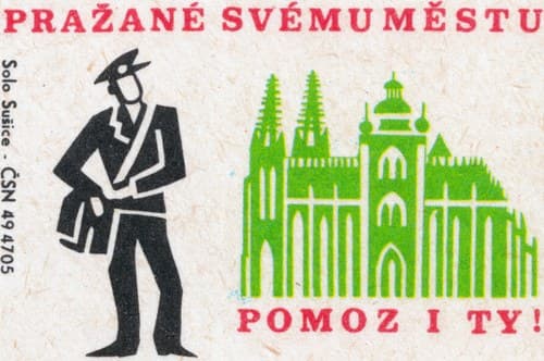 Černá silueta pošťáka s brašnou vedle zeleného obrysu Pražského hradu se svatovítskou katedrálou. Nahoře i dole červené verzálky.